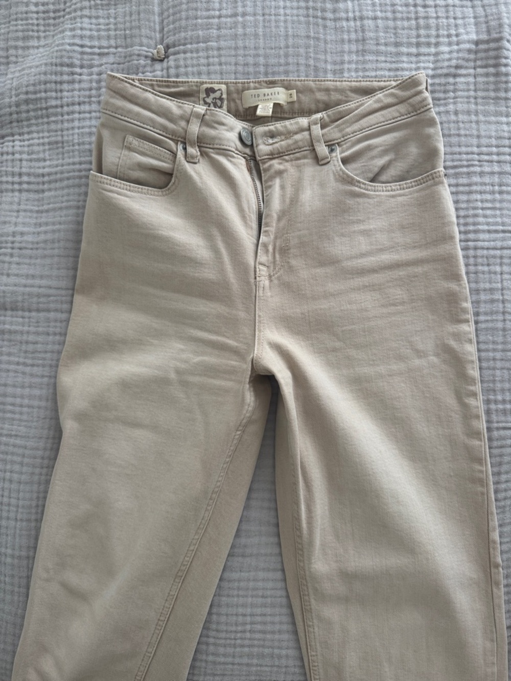 Ted Baker “Claida” Beige Cropped Ankle Jeans